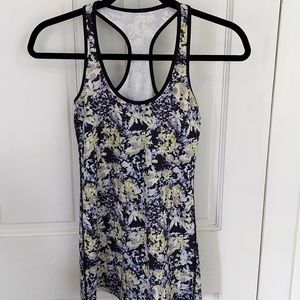 Lululemon Women's Racerback Tank, Beautiful!